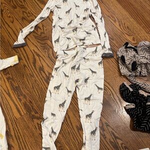 Kyte BABY giraffe Pajama Set